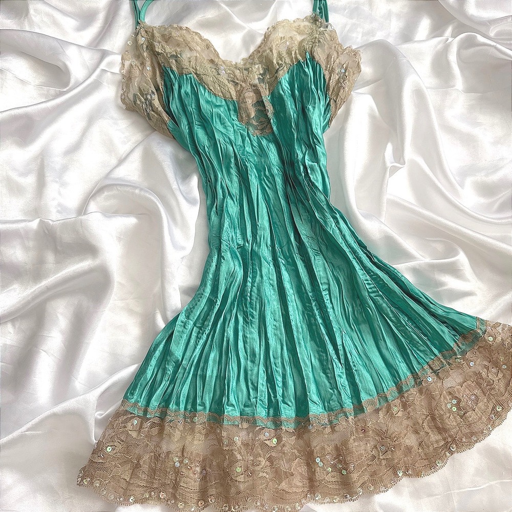 Charlotte Russe Green Crinkle Lace Sequin Cami Top Y2K 9123R Large NWT